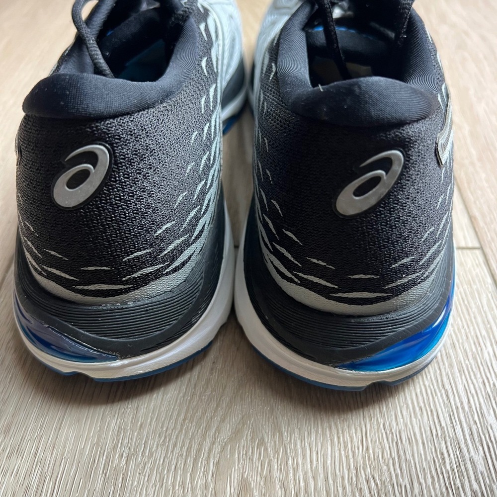 Asics Gel-Cumulus 19 Mens Running Shoes Silver Black Blue.
Mens Size 11 - Picture 4 of 11